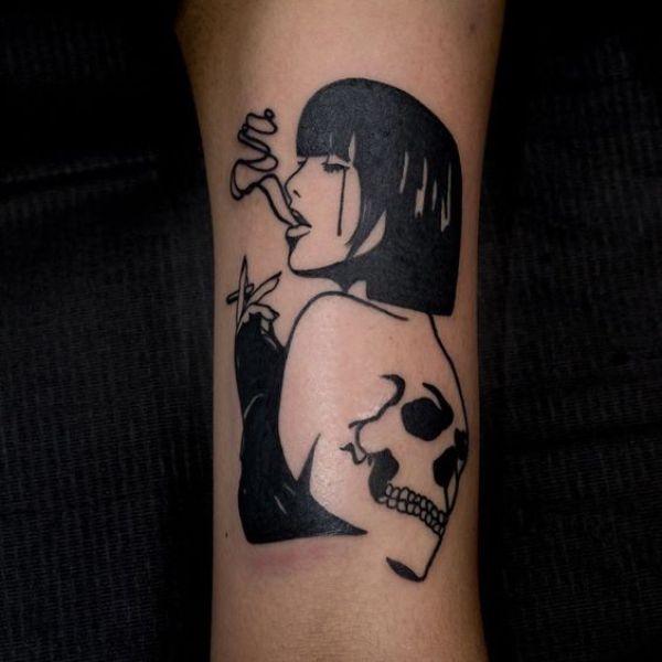 Tattoo cô gái buồn hút thuốc