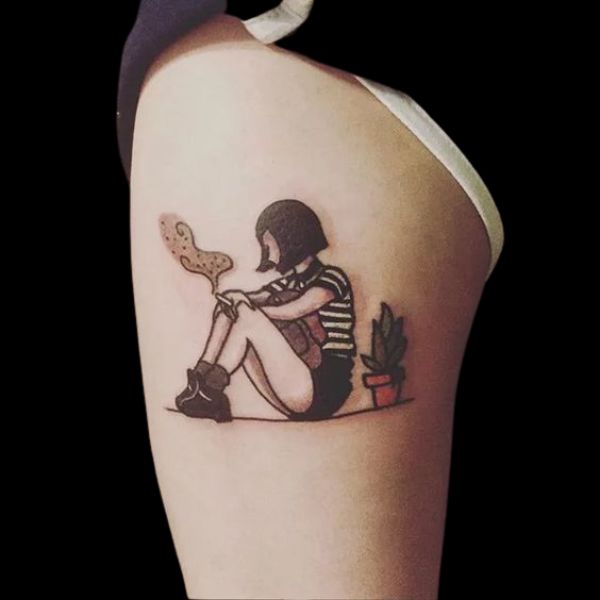 Tattoo cô gái buồn ngồi hút thuốc