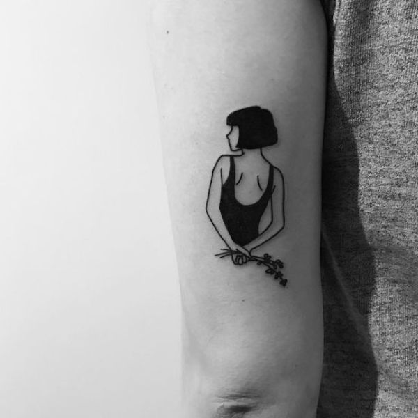 Tattoo cô gái buồn quay lưng