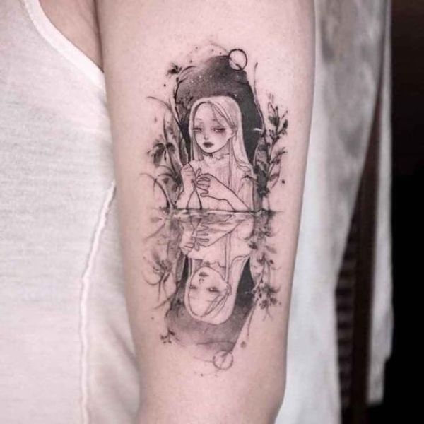 Tattoo cô gái buồn với ánh trăng