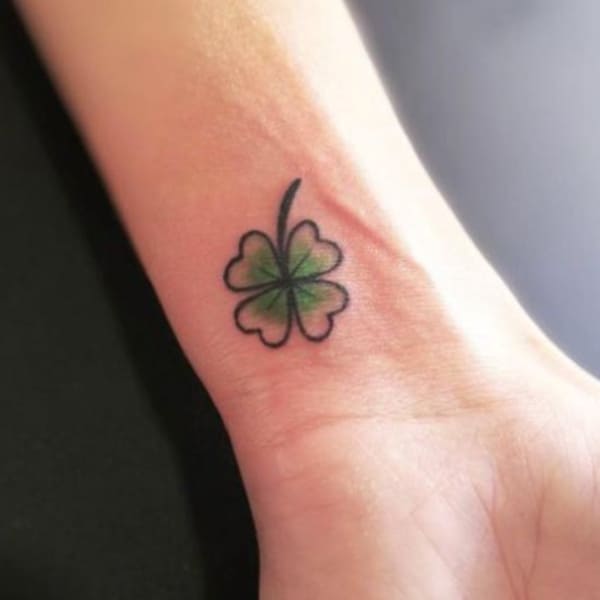 Tattoo cỏ may mắn mini