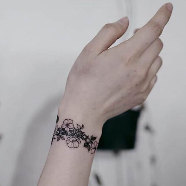 Tattoo cổ tay nữ giới chất