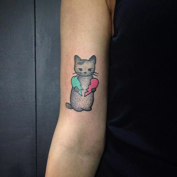 Tattoo con cái mèo bắp tay nữ giới đẹp