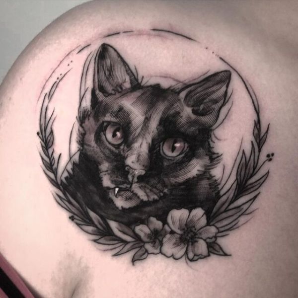 Tattoo con mèo đẹp ở vai