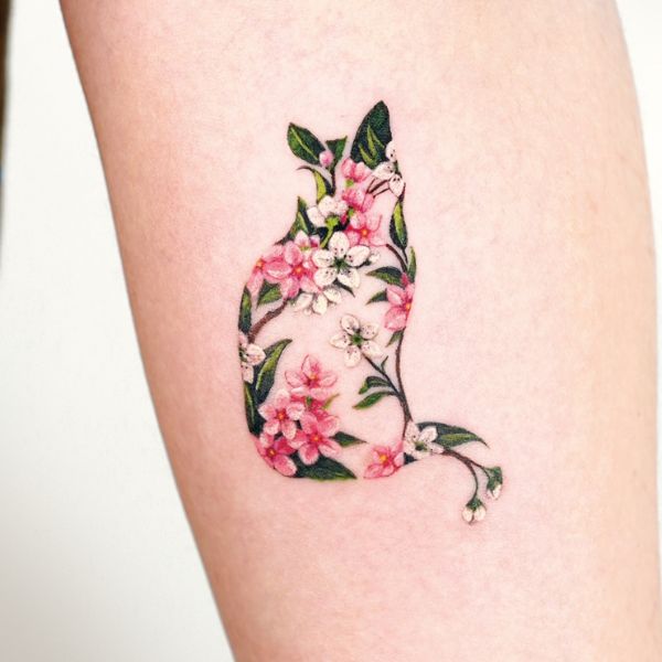 Tattoo con cái mèo hoa