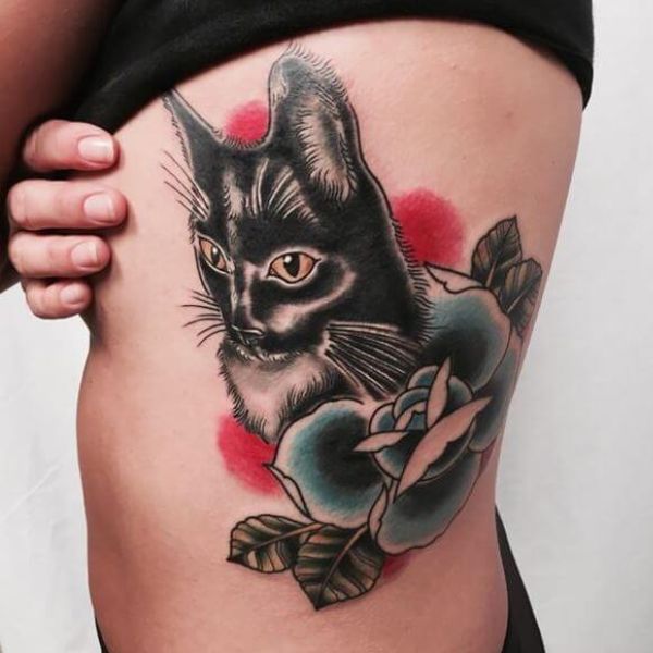 Tattoo con cái mèo ở sườn