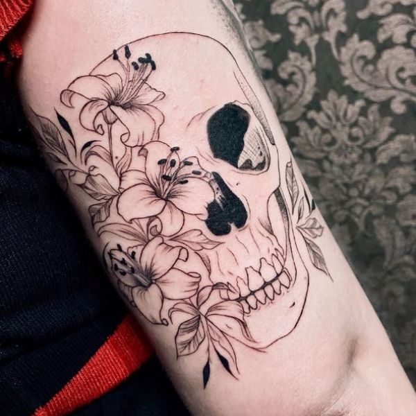 Tattoo đầu lâu với hoa