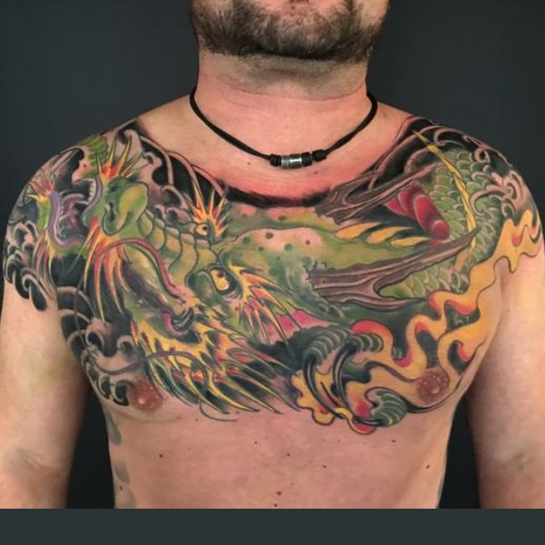 Tattoo đầu rồng bít ngực