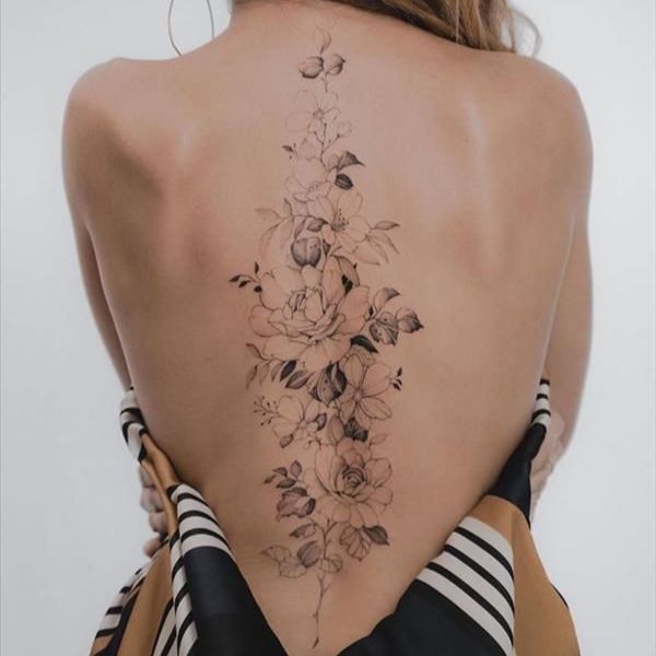 Tattoo đẹp nhất mang đến phái nữ ở sườn lưng cành hoa