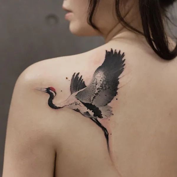 Tattoo đẹp cho nữ ở lưng con hạc