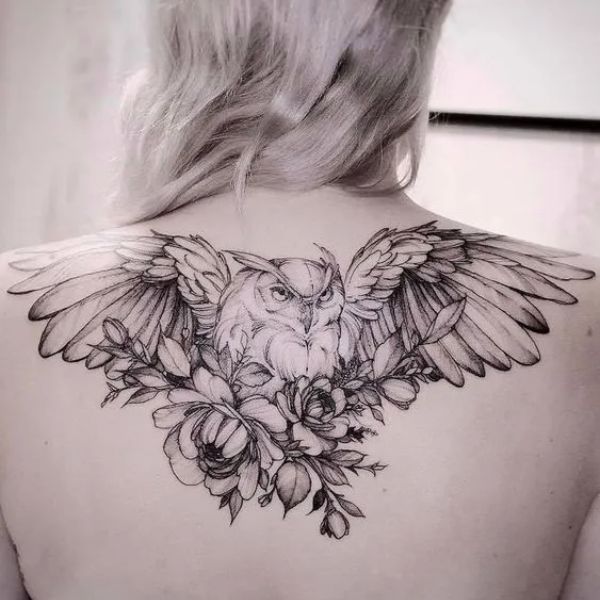 Tattoo đẹp cho nữ ở lưng cú mèo