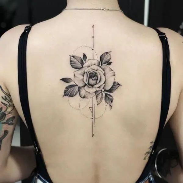 Tattoo đẹp nhất mang đến phái nữ ở sườn lưng đơn giản