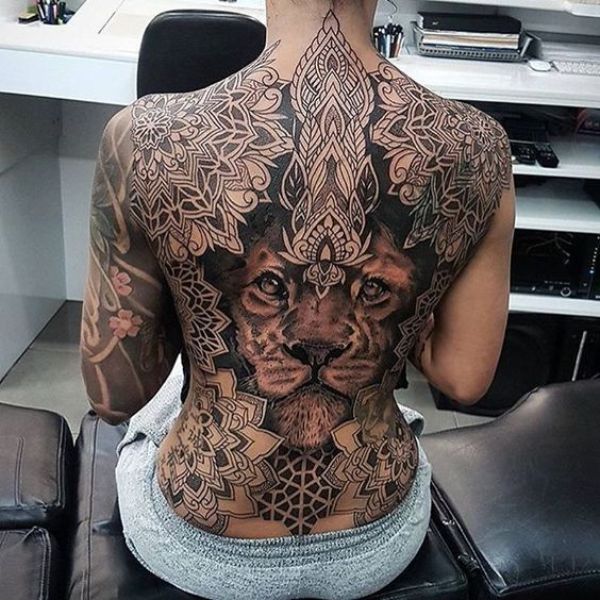 Tattoo đẹp nhất cho tới phái nữ ở sườn lưng hình sư tử
