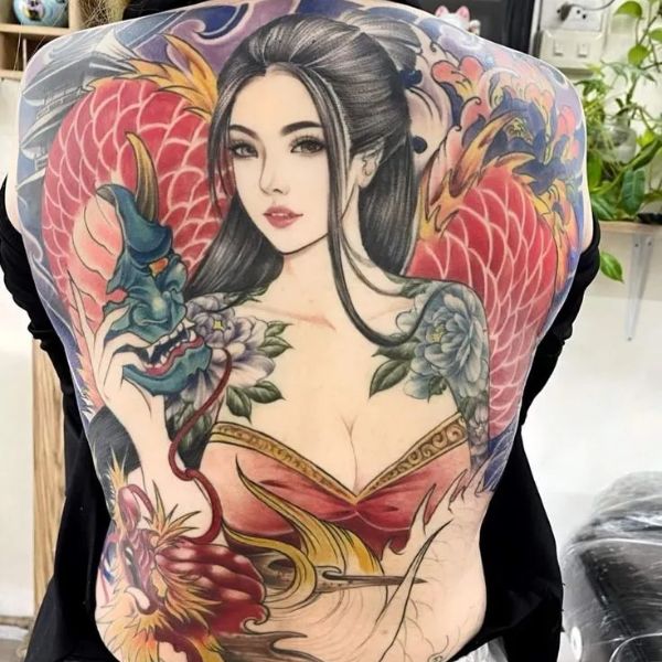 Tattoo đẹp nhất cho tới phái nữ ở sườn lưng hình thiếu thốn nữ