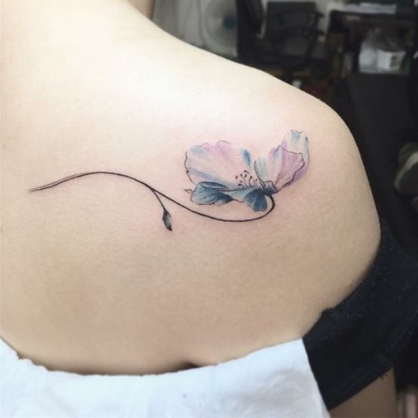 tattoo đẹp cho nữ ở lưng hoa hồng thắm