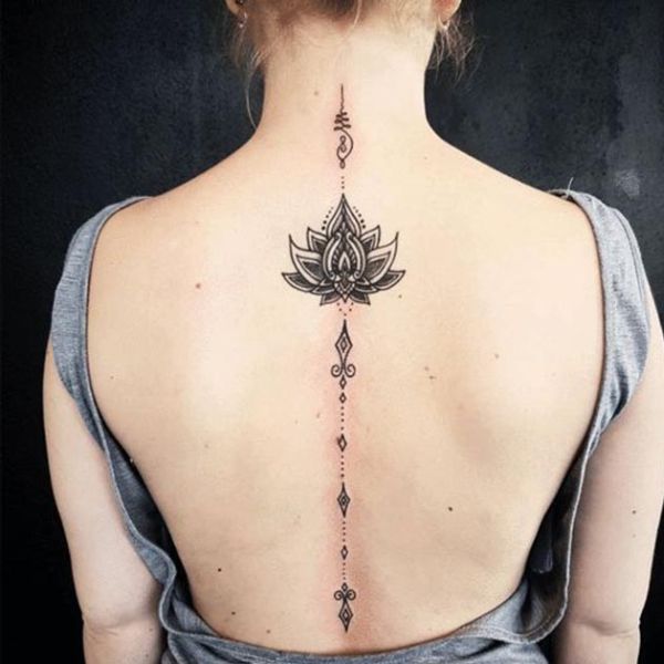 Tattoo đẹp nhất mang đến phái đẹp ở sống lưng hoa sen