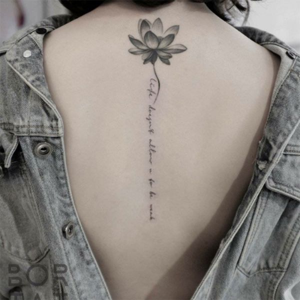 tattoo đẹp nhất mang đến phái đẹp ở sống lưng hoa và chữ