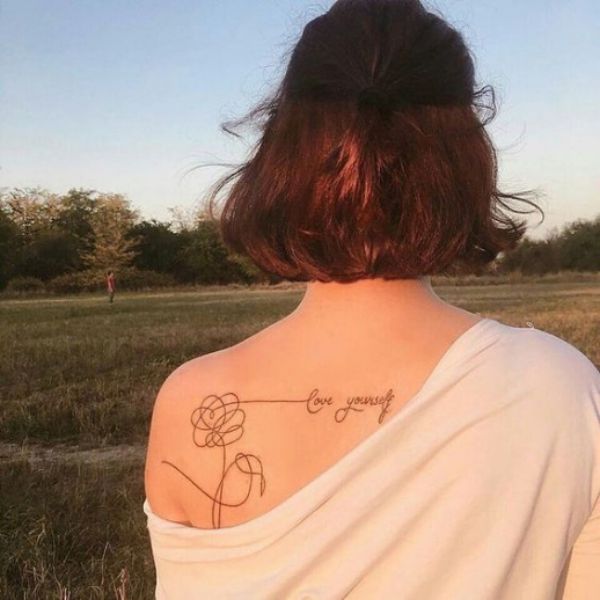 Tattoo đẹp cho nữ ở lưng tên