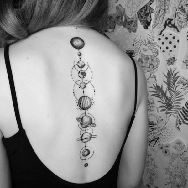 Tattoo đẹp nhất mang đến phái nữ ở sườn lưng vũ trụ