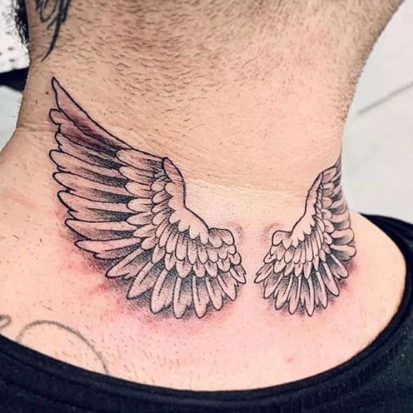 Tattoo đôi cánh sau gáy