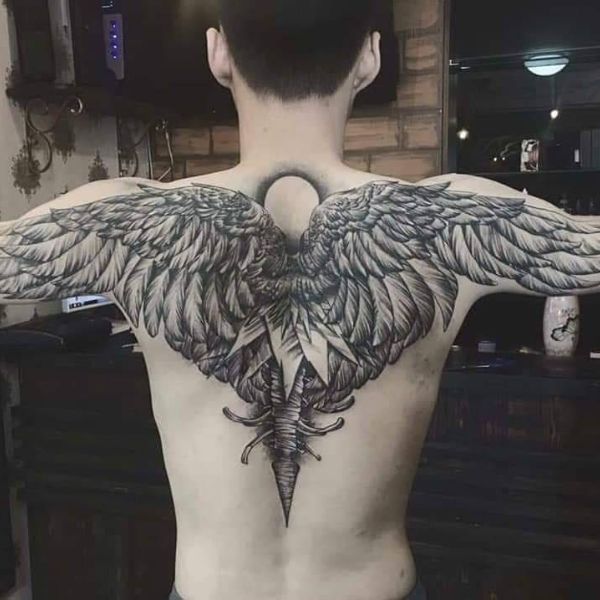 Tattoo đôi cánh sau lưng cho nam