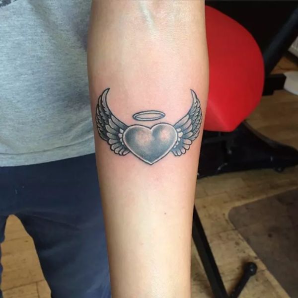 Tattoo đôi cánh trái tim