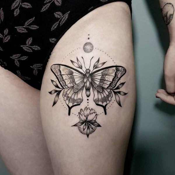 Tattoo đùi bướm mini