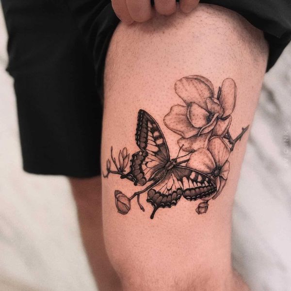 Tattoo đùi bướm và hoa bích