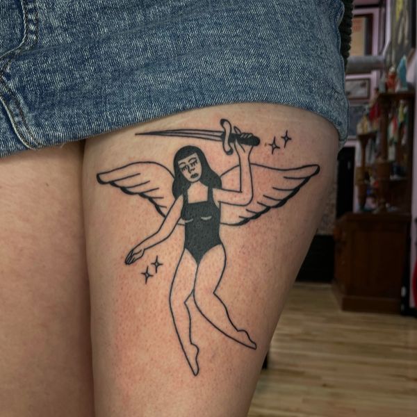 Tattoo đùi cô gái