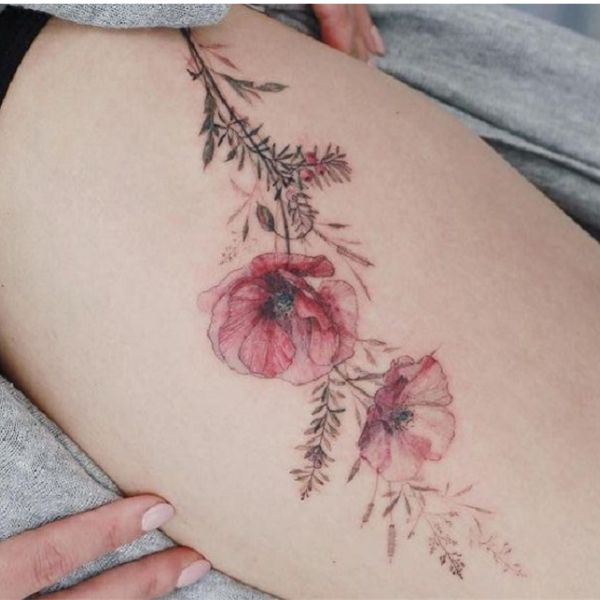 Tattoo đùi hình hoa đào