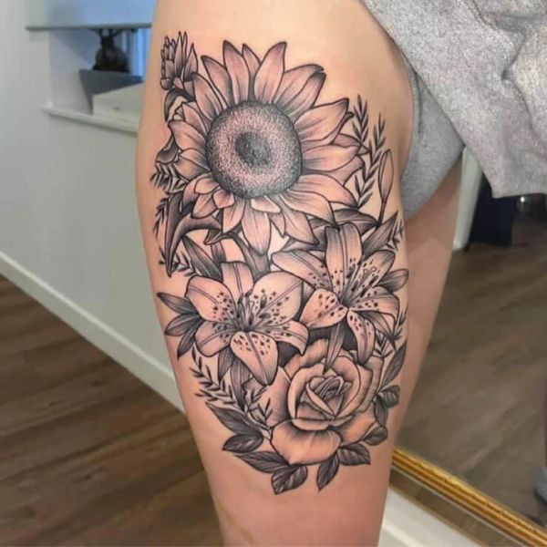 Tattoo đùi hoa phía dương