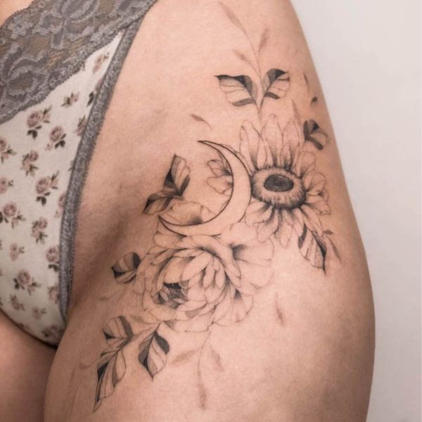 Tattoo đùi hoa và trăng