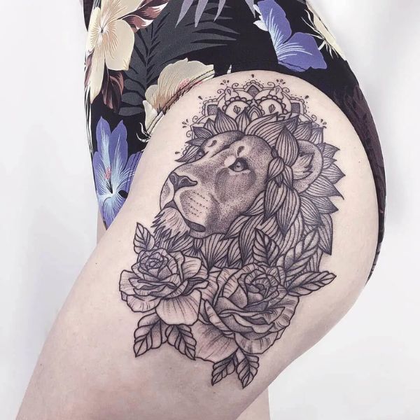 Tattoo đùi sư tử và hoa