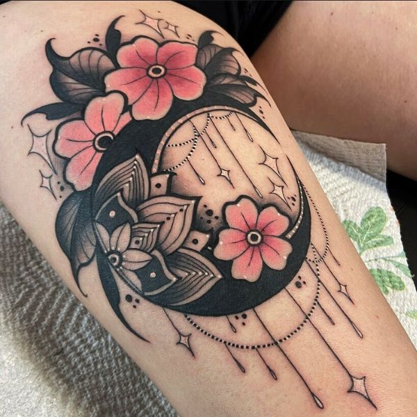 Tattoo đùi trăng và hoa lan