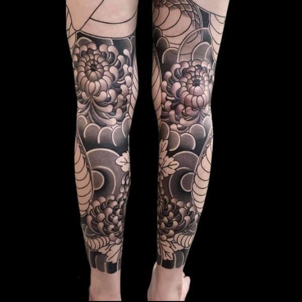 Tattoo full chân cho nữ