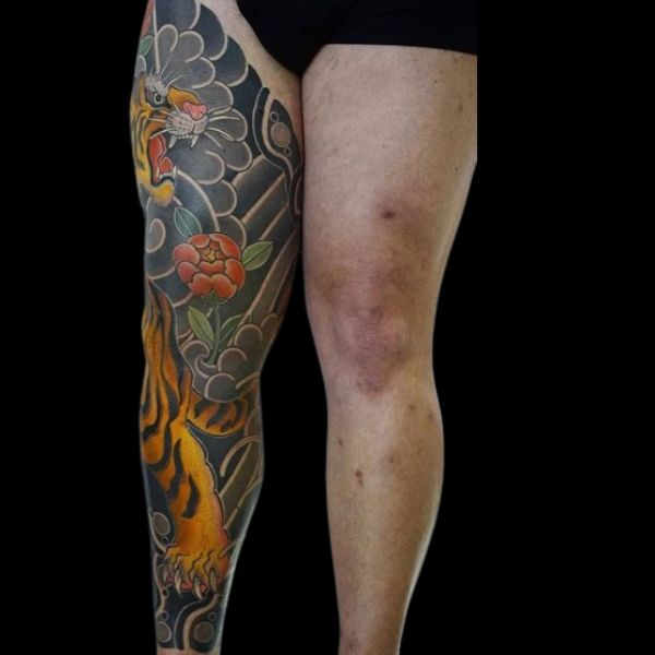 Tattoo full chân hổ lên núi nhật