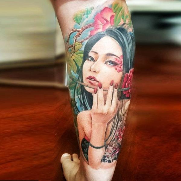 Tattoo geisha bắp chân