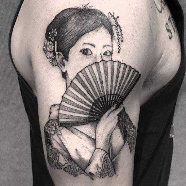 Tattoo geisha bắp tay
