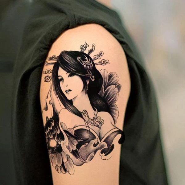 Tattoo geisha mini bắp tay