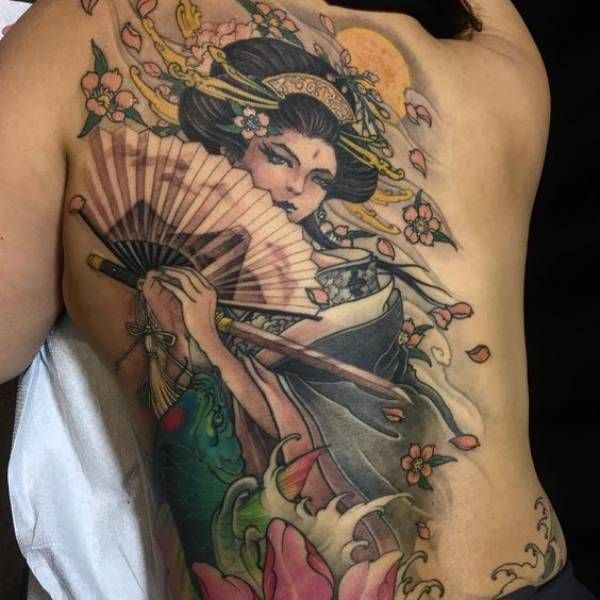 Tattoo geisha nửa lưng