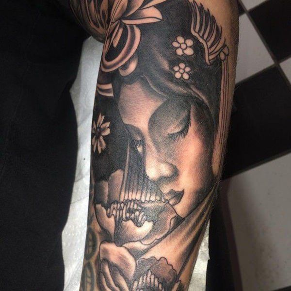 Tattoo geisha ở cánh tay đẹp