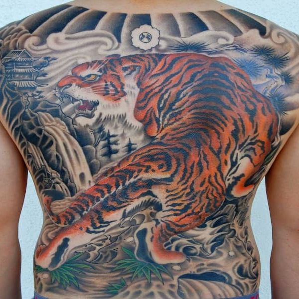 Tattoo hổ xinh đẹp lên núi