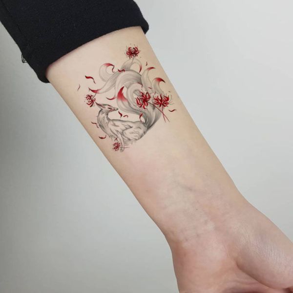Tattoo hồ ly tinh mini ở cổ tay