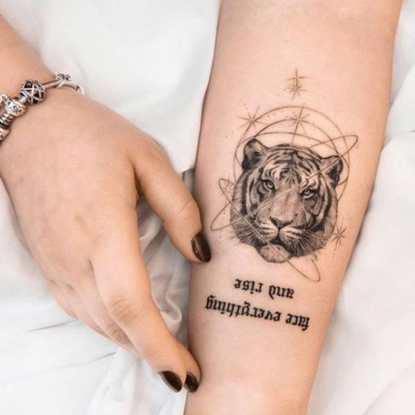 Tattoo hổ và chữ xinh đẹp ở tay