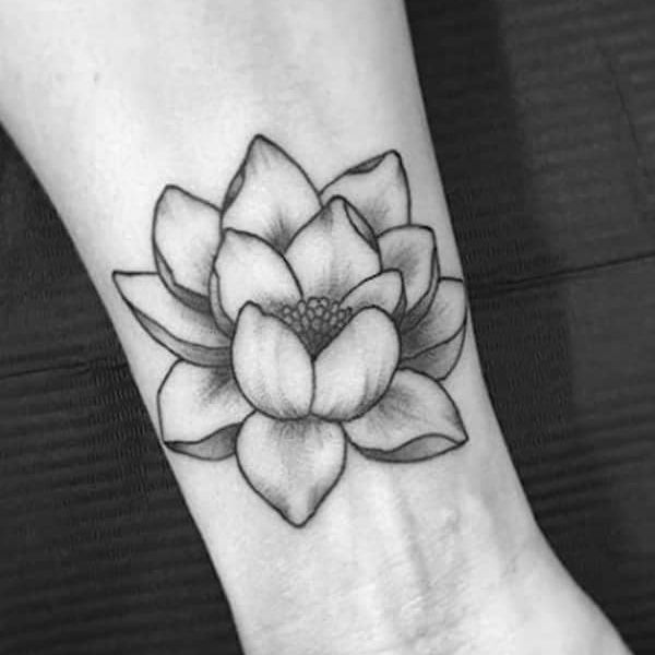 Tattoo hoa đơn giản giản cho nam