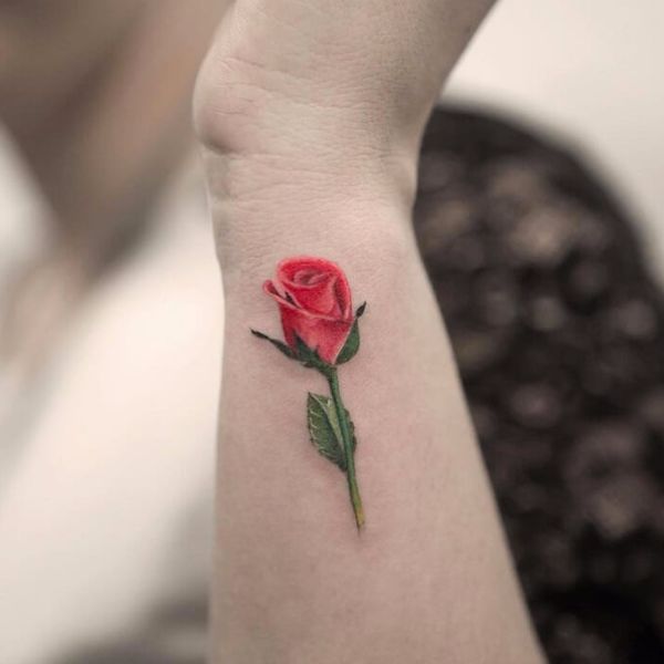 Tattoo hoả hồng mini cổ tay 