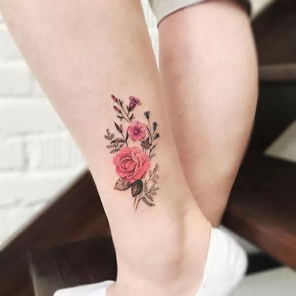 Tattoo hoa hồng ở chân