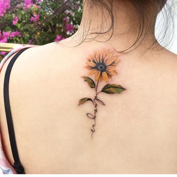 Tattoo hoa hướng dương ở gáy