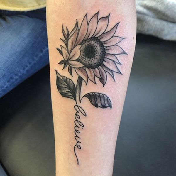Tattoo hoa hướng dương ở tay