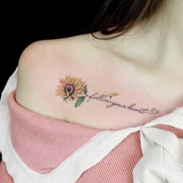 Tattoo hoa hướng dương ở xương quai xanh